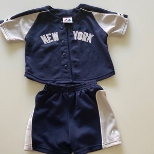 Size 24 months Majestic Yankee Summer Outfit